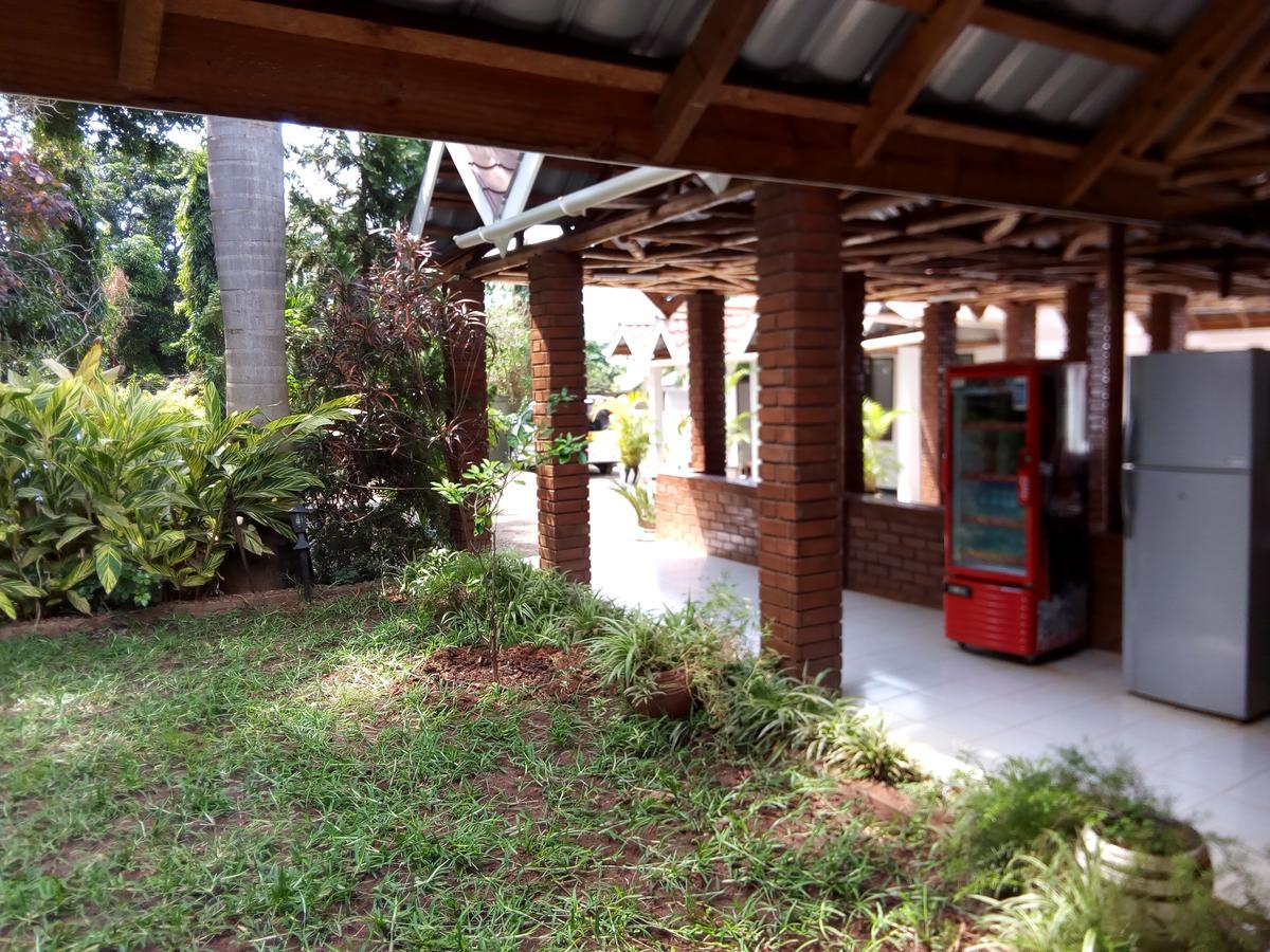 Neneu Hotel Moshi Exterior foto