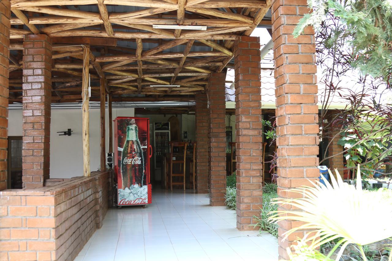 Neneu Hotel Moshi Exterior foto